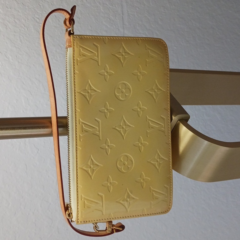 Louis Vuitton Vernis Pochette